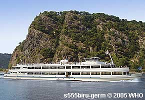Rheinschifffahrt an der Loreley